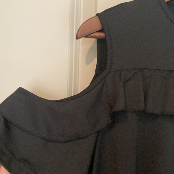Unknown • Cold-shoulder Ruffle Top - Picture 2 of 4